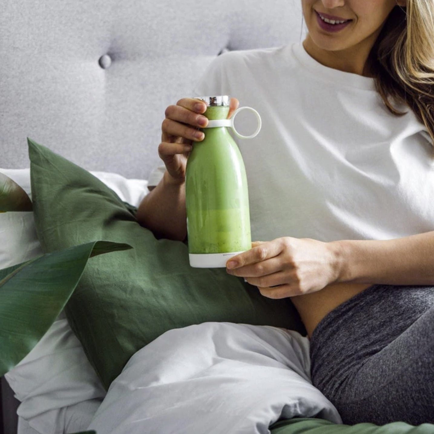 350ml Portable Electric Wireless Mini Fruit Blender Juicer - Perfect for On-the-Go!